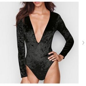 VICTORIA'S SECRET PLUNGE BODYSUIT LONG SLEEVE
